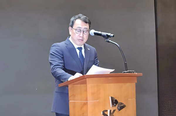 ▲지난 25일 오전 서울 중구 T타워에서 열린 언론설명회에서 사과문 발표 중인 유영상 SK텔레콤 대표