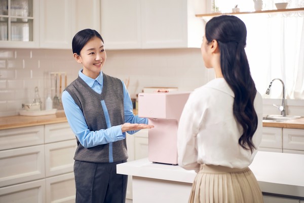 ▲코웨이의 코디방문 케어서비스. 사진=코웨이.