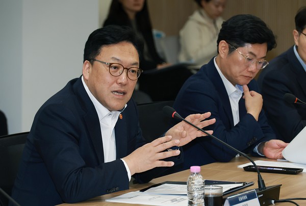 ▲김병환 금융위원장(왼쪽).