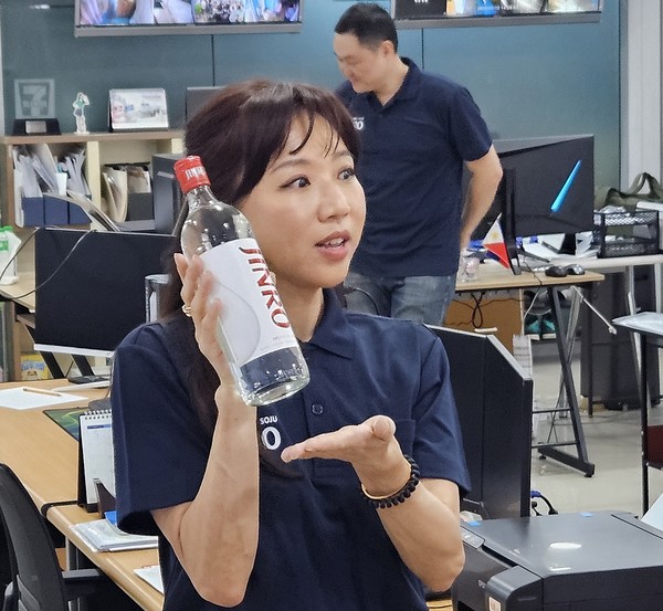 ▲ K&L 강정희 사장이 발표하고 있다.