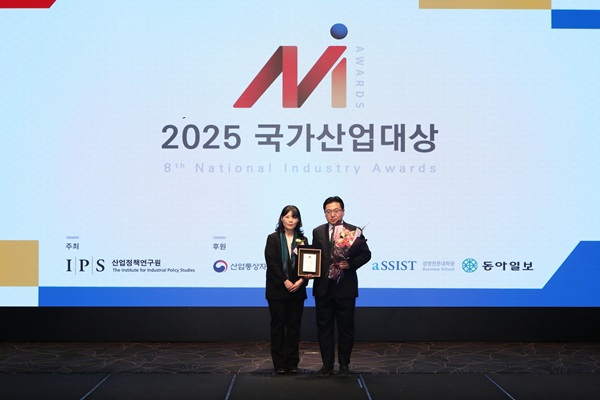 ▲이화진 산업정책연구원장(왼쪽), 박혁 동국제약 상무