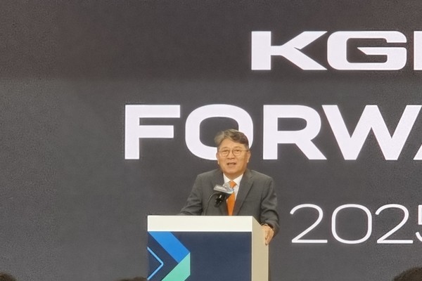 ▲곽재선 KG모빌리티 회장이 인사말하고 있다