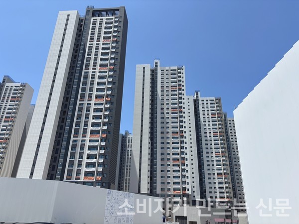 ▲공사 중인 검단호수공원역 중흥S-클래스 전경