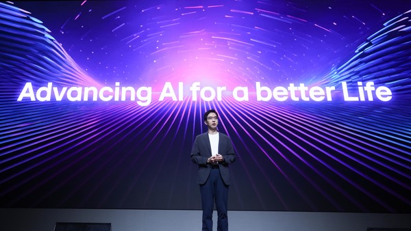 ▲22일 LG AI 토크 콘서트 2025에서 이홍락 LG AI연구원 공동 연구원장이 발표하고있다.