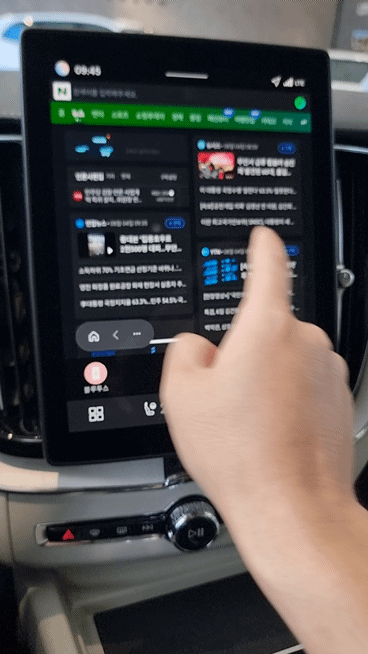 ▲신형 XC60에 탑재된 11.2인치 독립형 고해상도 센터 디스플레이는 정전식 터치 기술이 적용됐다