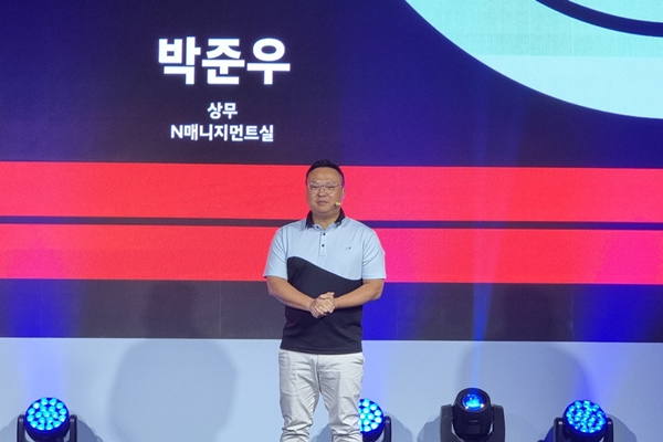 ▲박준우 N매니지먼트실 상무가  지난 18일 N 아카이브에서 열린 고성능 브랜드 ‘N’ 출범 10주년 기념식에서 ‘N 아카이브’를 공식적으로 개소하고 다양한 고객 프로모션을 발표하고 있다