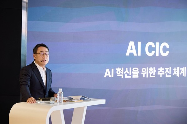 ▲ 타운홀 미팅에서 발표하는 유영상 SK텔레콤 대표