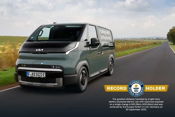 ▲기아의 PV5 카고 모델이 최대 적재중량을 싣고 1회 충전 가장 긴 주행 거리인 693.38km를 달성해 기네스 세계 기록에 등재됐다