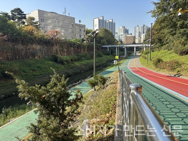 ▲동작역으로 가는 반포천 산책로
