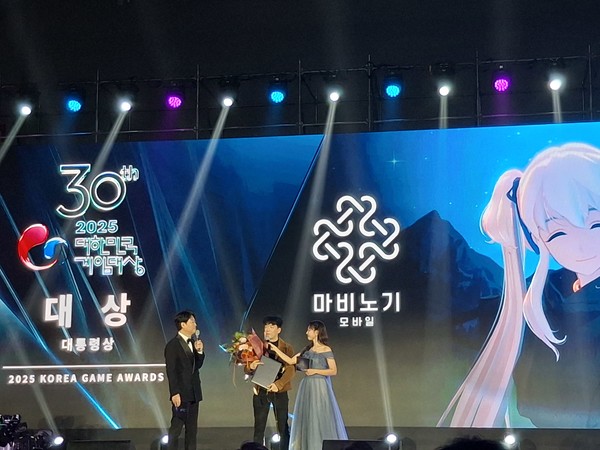 ▲대한민국 2025 게임대상의 영예를 안게된 김동건 데브캣 총괄디렉터