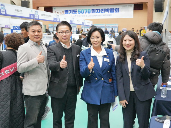 ▲정윤경 경기도의회 부의장(맨 오른쪽 두번째)