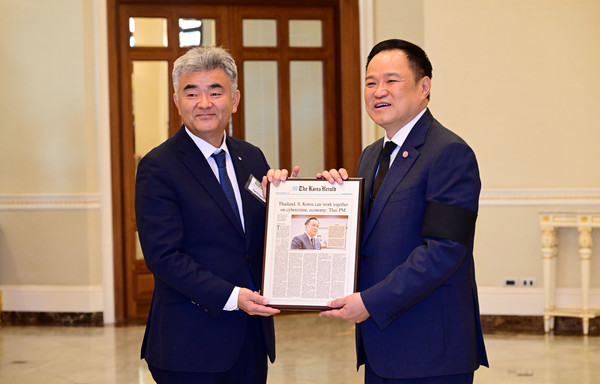 ▲왼쪽부터 대우건설 정원주 회장, 태국 아누틴 찬위라꾼 총리