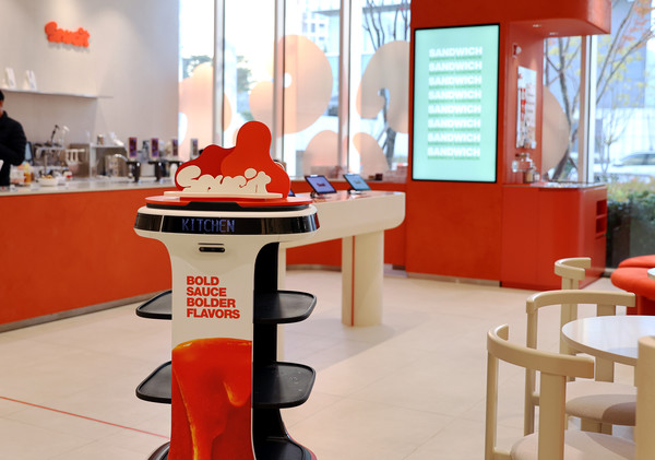 ▲소싯에 도입된 서빙로봇