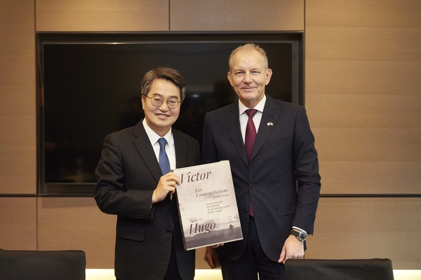 ▲김동연 경기도지사(왼쪽)과 자코 에어리퀴드사 CEO