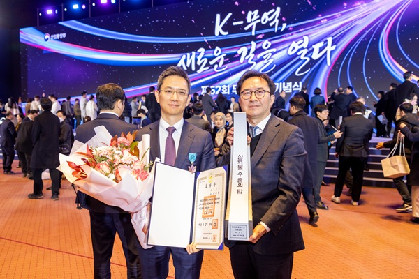 허은철 GC녹십자 대표(왼쪽), 이우진 GC녹십자 글로벌사업본부장