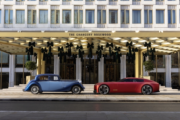 ▲(왼쪽부터) SS 재규어와 타입 00