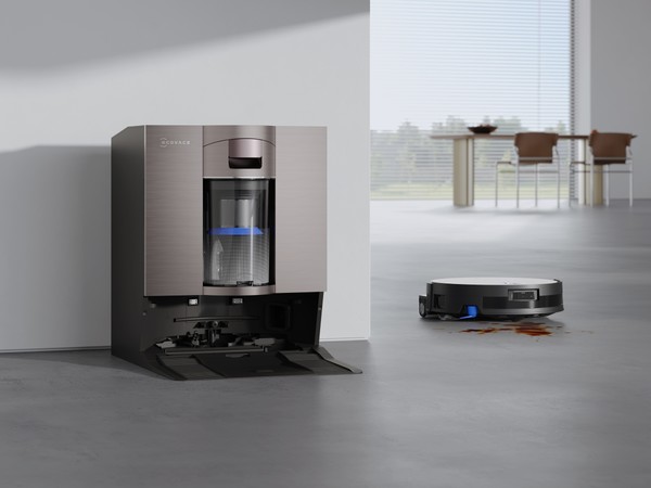 ▲에코백스 '디봇 X11 옴니사이클론'