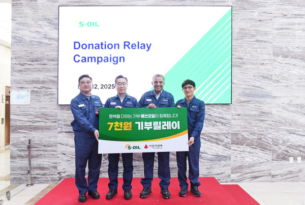 (왼쪽부터) 김보찬 에쓰오일 울산콤플렉스 헤드, 박봉수 사장, 안와르 알 히즈아지 대표이사, 홍승표 최고안전책임자(CSO).