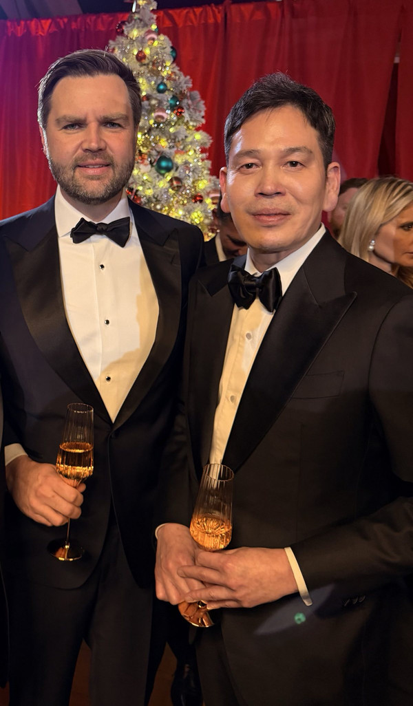 ▲(왼쪽부터) J.D. 밴스 미국 부통령과 정용진 신세계그룹 회장.