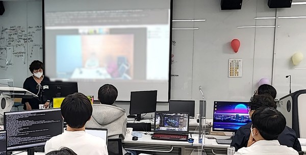 ▲㈜SK가  장애 청년을 대상으로 IT 직무 교육부터 취업 진행하는 사회공헌 프로그램인 씨앗(SIAT). 사진=㈜SK