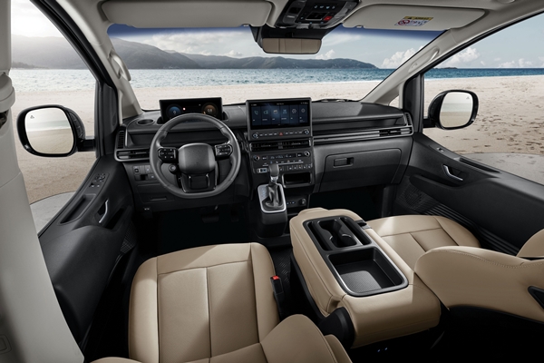 ▲더 뉴 스타리아 내장