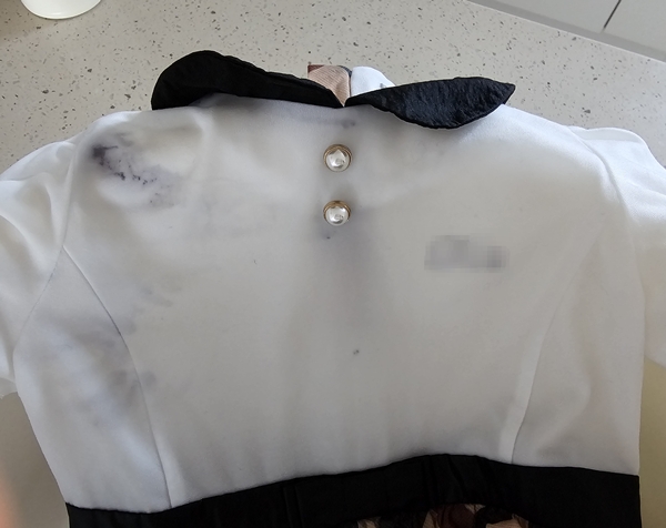 ▲한 번 입힌 뒤 단독 손세탁했지만 이염된 아동용 원피스