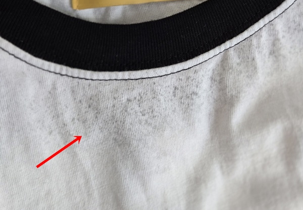 ▲세탁 후 이염이 발생했지만 소비자 과실로 환불을 거절당한 티셔츠