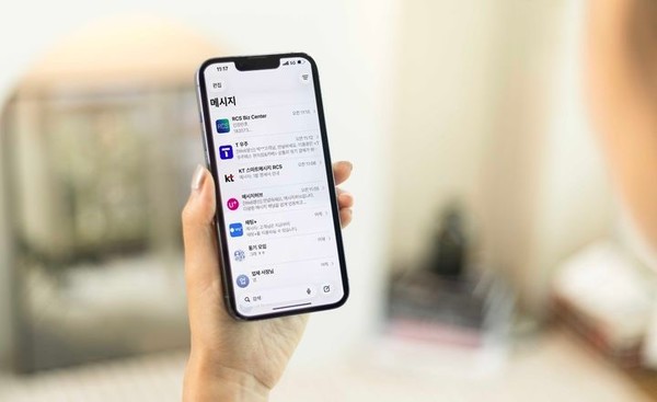 ▲SK텔레콤, KT, LG유플러스 등 이동통신 3사가 아이폰 RCS(Rich Communication Services) 기업 메시징을 정식 서비스로 전환했다.