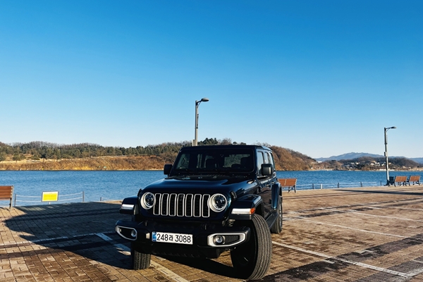 ▲ 지프 '랭글러 패덤 블루 에디션'