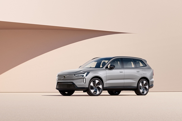 ▲볼보자동차코리아는 올해 상반기 전기 플래그십 SUV EX90을 출시할 예정이다