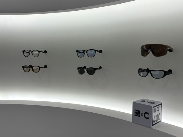 ▲유니클로 26SS 선글라스 컬렉션으로 꾸며진 공간.