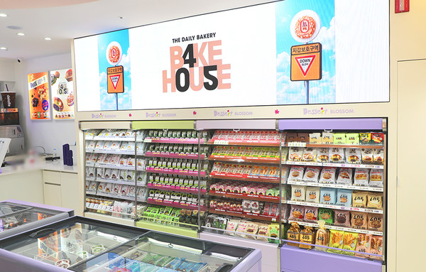 ▲CU의 인기 디저트를 모은 ‘디저트 존’