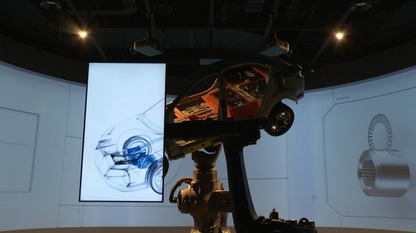 ▲27일 전남 광양시 복합문화공간인 Park1538광양 제품전시존에 무방향성 전기강판이 적용된 자동차 모형이 전시돼 있다