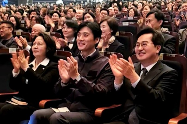 왼쪽부터 추미애, 한준호, 김동연 후보