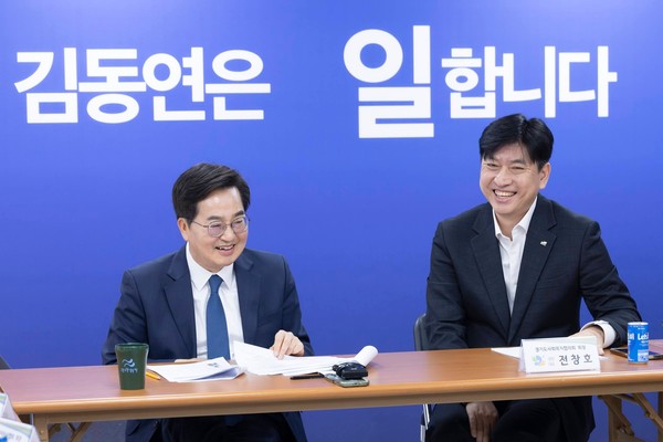 ▲김동연 더불어민주당 경기도지사 경선 후보가 30일 경기도사회복지연대와의 정책 간담회를 갖고 있다. 사진=달달캠프