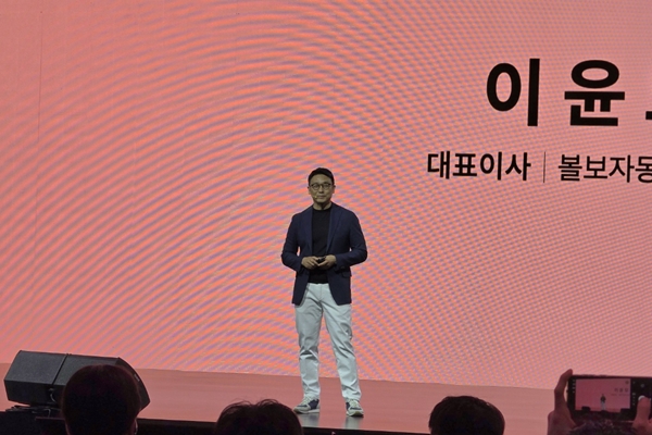 ▲이윤모 볼보자동차코리아 대표가 1일 인천 중구 인스파이어 리조트에서 열린 볼보 EX90 런칭 미디어 행사에서 ‘EX90’에 대해 설명하고 있다. 사진=임규도 기자