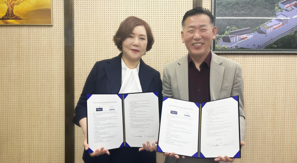 ▲김계자 코웰 회장(왼쪽), 박주영 라뮤 대표