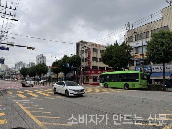 ▲산곡역자이힐스테이트&하늘채 단지 건너편의 오래된 상가. 사진=이설희 기자