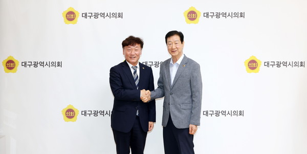 ▲남종섭 경기도의회 의장(왼쪽)과 임인환 대구광역시의회 의장. 사진=경기도의회 
